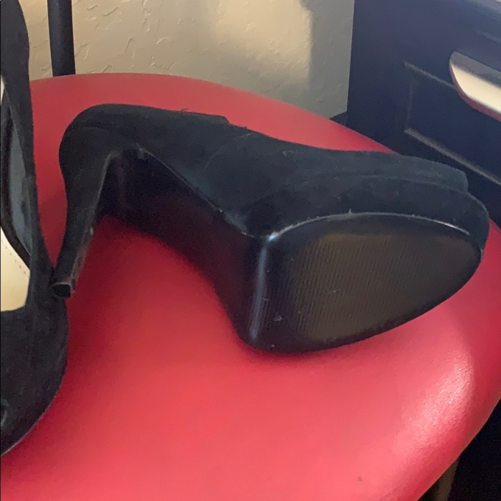 Heels - Picture 2 of 3